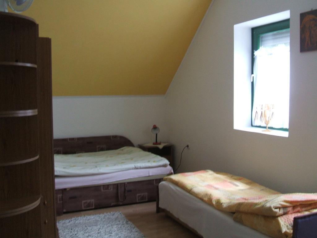 Feherszeker Apartmanok Abádszalók Δωμάτιο φωτογραφία