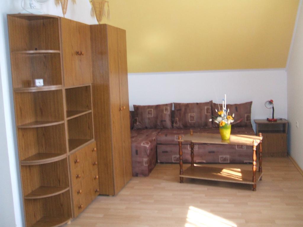 Feherszeker Apartmanok Abádszalók Δωμάτιο φωτογραφία